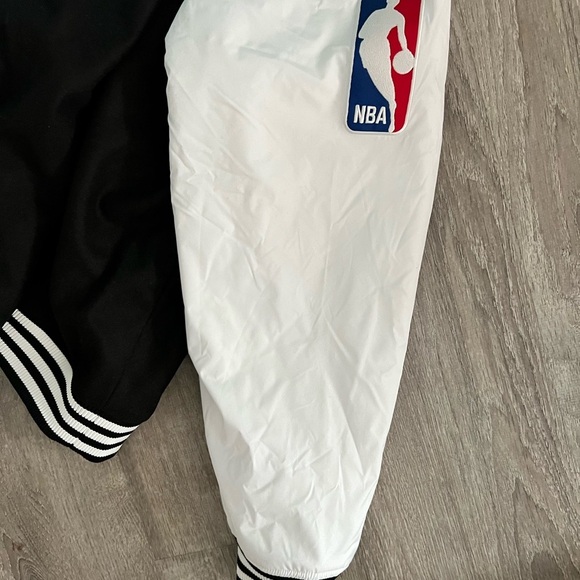 Adidas Limited Edition NBA Brooklyn Nets Varsity Jacket black white size XL - Picture 8 of 8
